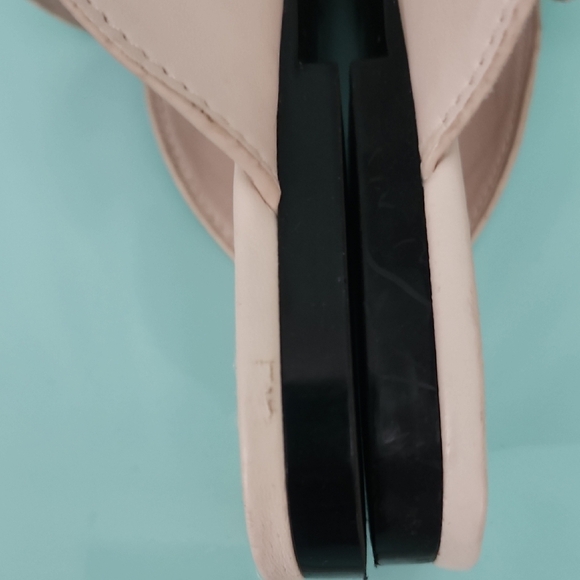 Zara Off White and Gold Mules with Textured Leather and Gold Hardware - Picture 5 of 6